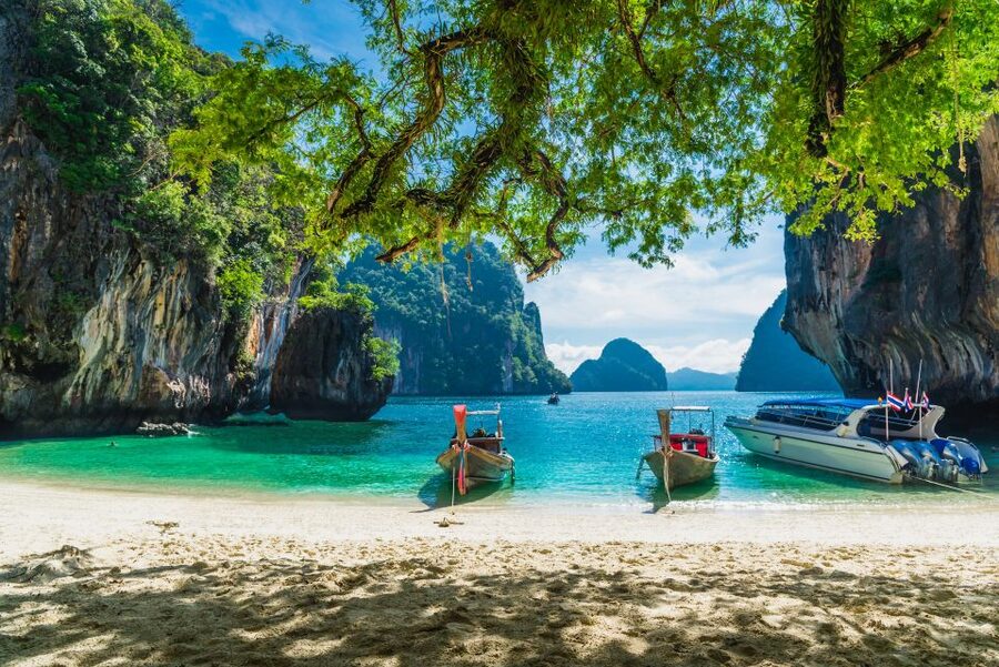 Krabi: Hong Islands Day Trip by Speedboat with Lunch - Hong Island beach and the climb to the viewpoint