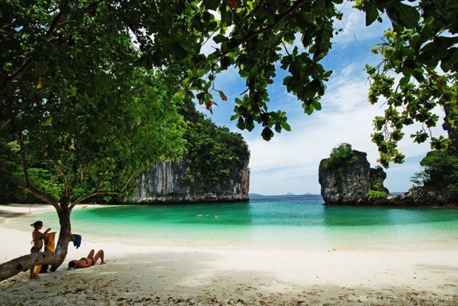 Krabi: Hong Islands Day Trip by Speedboat with Lunch - Guides, group flow, and comfort