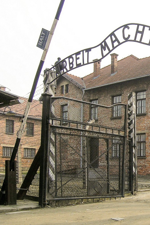 Krakow: Auschwitz-Birkenau Day Trip with Tour Leader - Auschwitz I: the former prisoners’ barracks