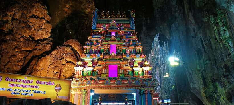 Kuala Lumpur: City Sights, Batu Caves and Fireflies Day Trip - Melawati Hill and the Silverleaf monkeys