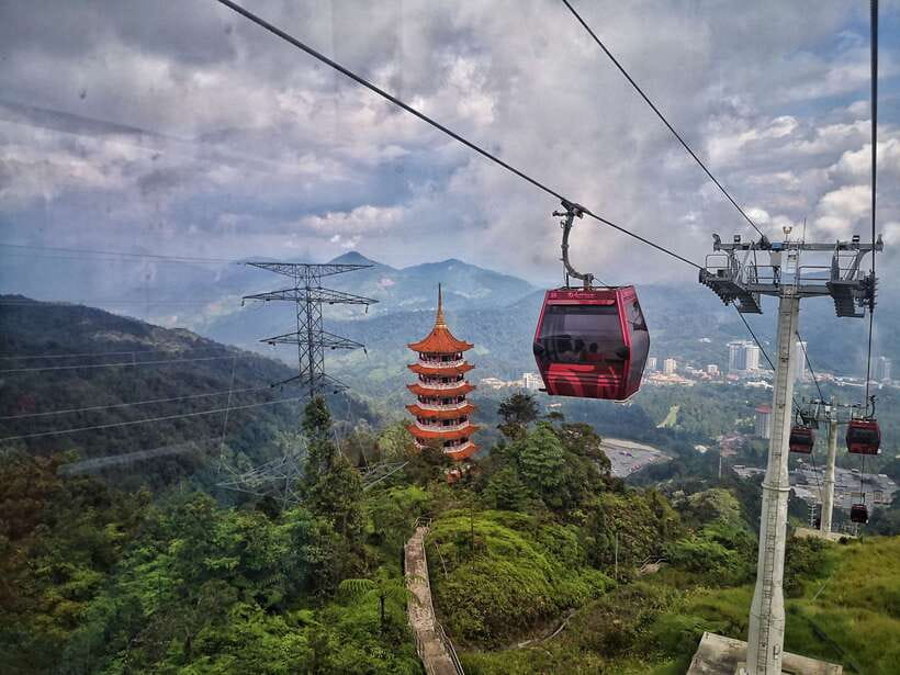 Kuala Lumpur: Genting Highlands & Batu Caves Day Trip - The guides make the shared format work