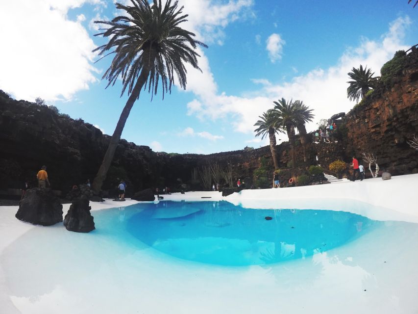 Lanzarote: Timanfaya and Cueva de los Verdes Day Trip - Monumento al Campesino and the central island