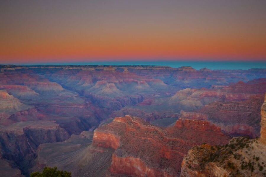 Las Vegas: Grand Canyon in Spanish with Skywalk and Lunch - Hoover Dam gives the drive a useful opening