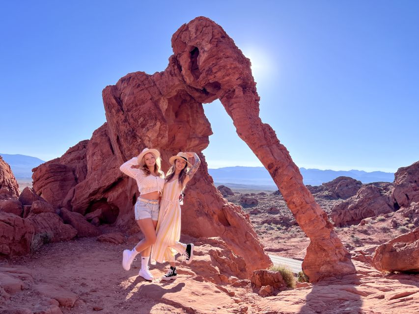 Las Vegas: Valley of Fire and Red Rock Canyon Day Trip - Red Rock Canyon adds a second desert mood
