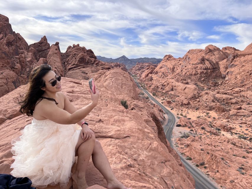 Las Vegas: Valley of Fire and Red Rock Canyon Day Trip - Pickup from the Strip and the ride east
