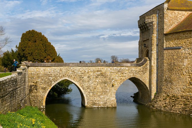 Leeds Castle, Cliffs of Dover and Canterbury Day Trip from London with Guided Cathedral Tour - A coach ride that makes the long day easier