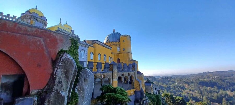 Lisbon: Pena Palace, Regaleira, Sintra, and Cascais Day Trip - The guides make a real difference