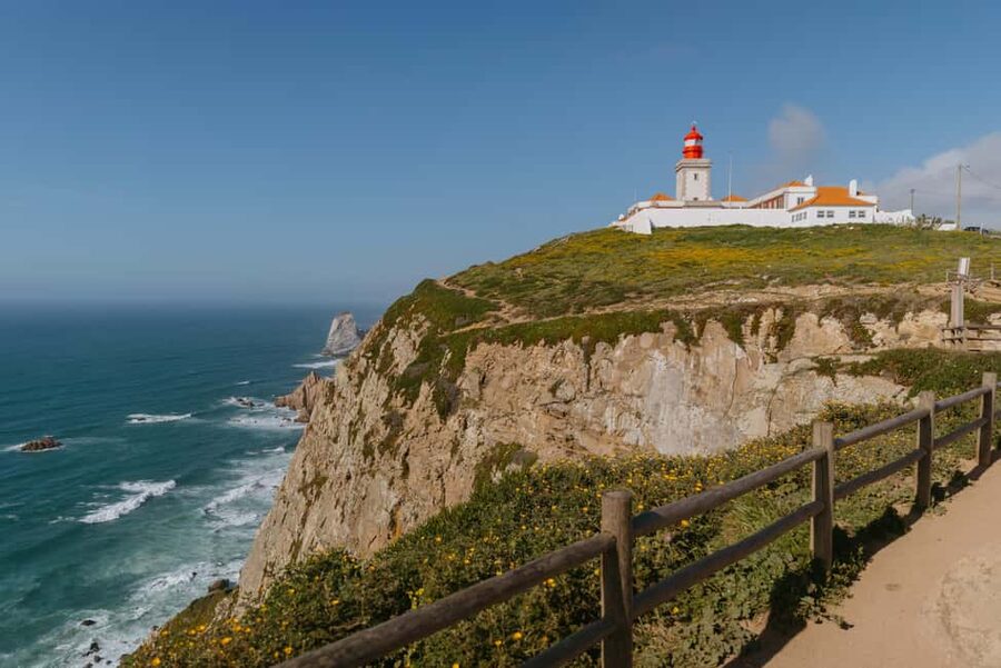 Lisbon: Pena Palace, Sintra, Cabo da Roca, & Cascais Daytrip - Group or private tour?