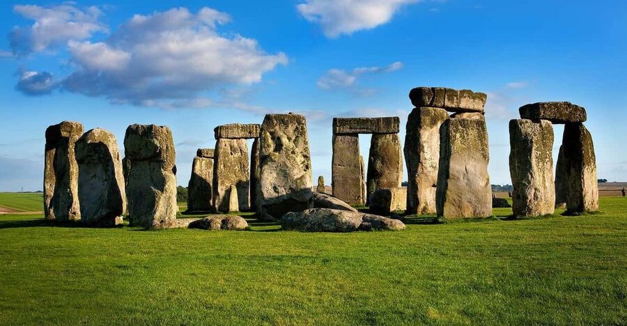 London: Stonehenge & Bath Day Trip with Optional Roman Baths - Stonehenge first, with ancient stones and modern logistics