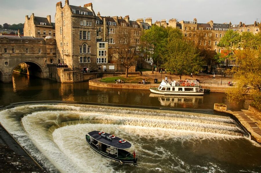London: Windsor, Stonehenge, Bath, and Roman Baths Day Trip - What the coach and guide add to the day