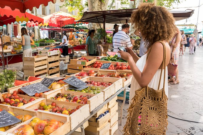 Luberon Market & Villages Day Trip from Aix-en-Provence - Lourmarin, the best stop for a market picnic