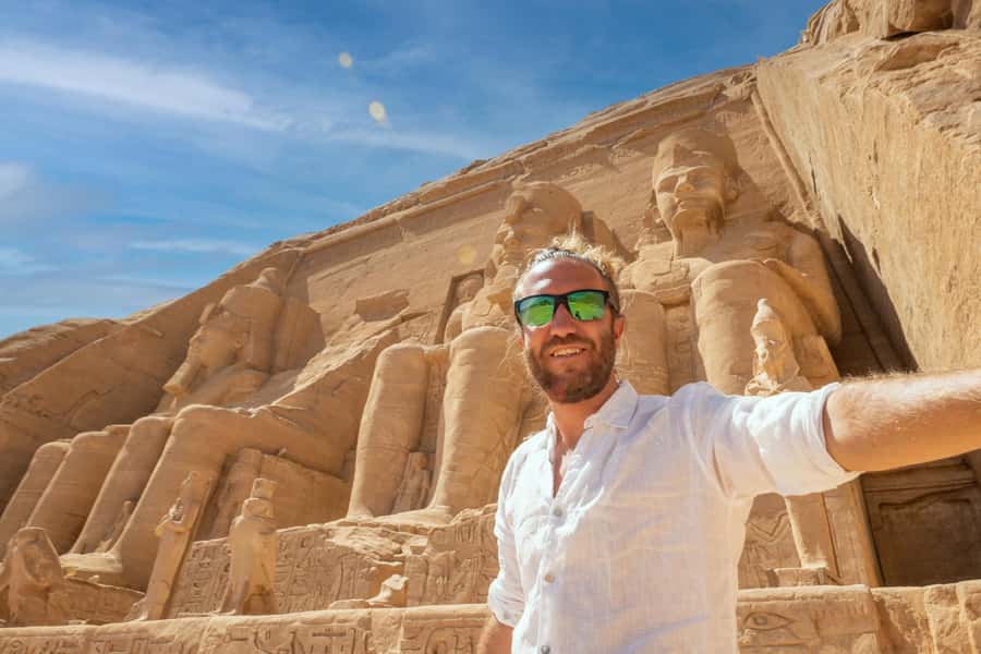 Luxor: Abu Simbel Temple Private Guided Day Trip with Lunch - The pre-dawn pickup from Luxor