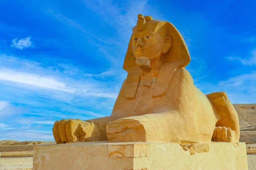 Luxor Day Trip from Hurghada Small Group & Tutankhamun Tomb - Hatshepsut’s temple and the story of a female pharaoh