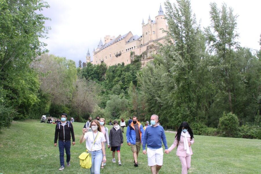 Madrid: Avila and Segovia Day Trip with Tickets to Monuments - Who should book this day trip?