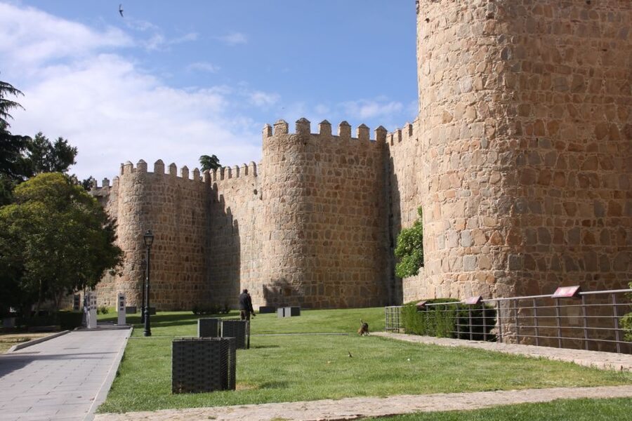 Madrid: Avila and Segovia Day Trip with Tickets to Monuments - The Avila break: useful, but not a full lunch