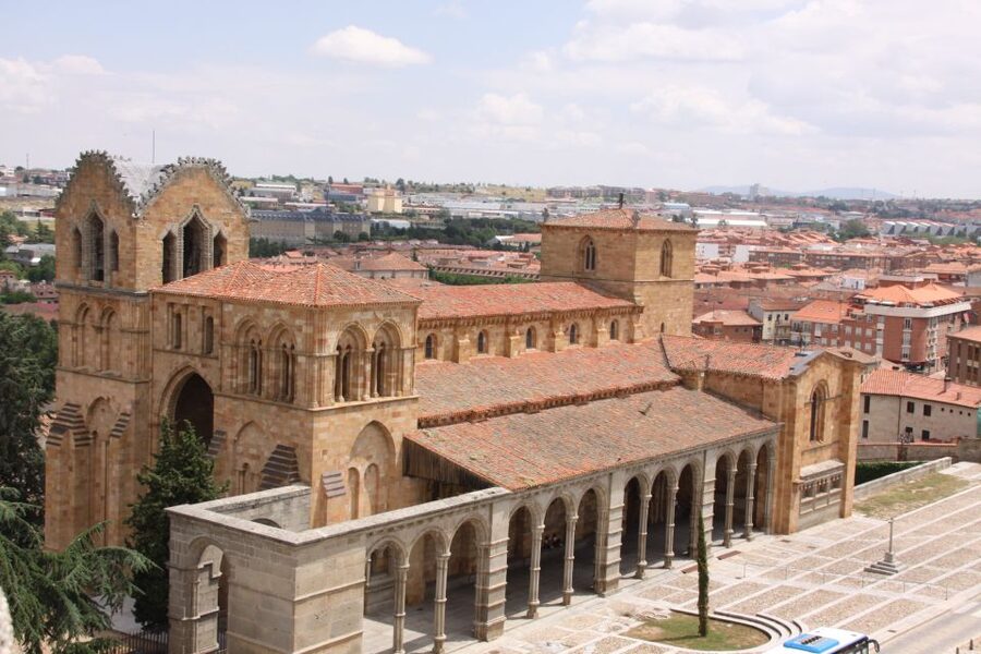 Madrid: Avila and Segovia Day Trip with Tickets to Monuments - What the $74 price includes