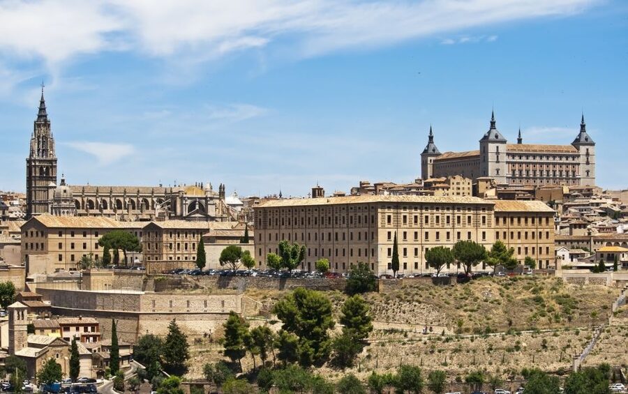 Madrid: Day Trip to Toledo with Walking Tour & Small Group - Seeing Toledo from the bus before walking