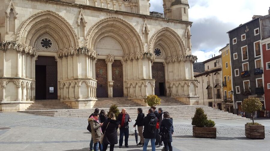 Madrid:Full Day Trip to Cuenca, Cathedral and Hanging Houses - Two hours around Plaza Mayor