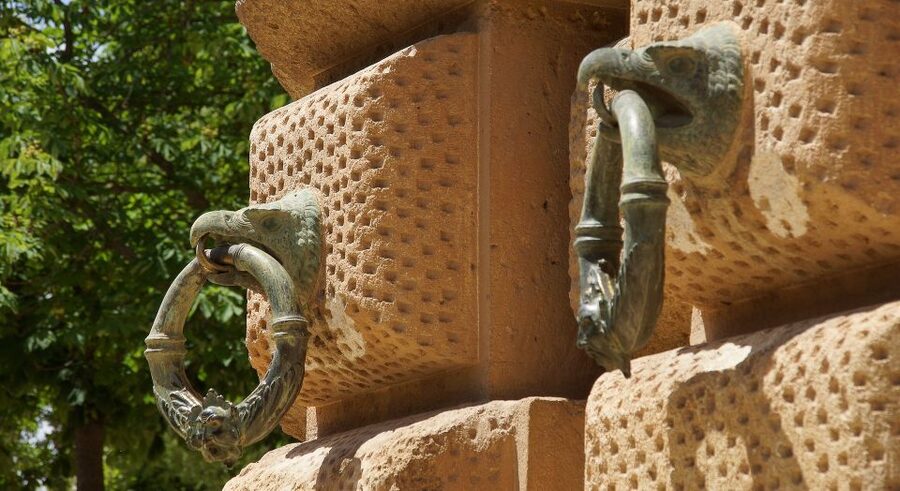 Malaga: Granada Day Trip with Alhambra, Palaces and Gardens - The Generalife Gardens and the Sultan’s summer retreat