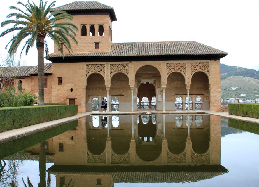 Malaga: Granada Day Trip with Alhambra, Palaces and Gardens - What the $111 price includes