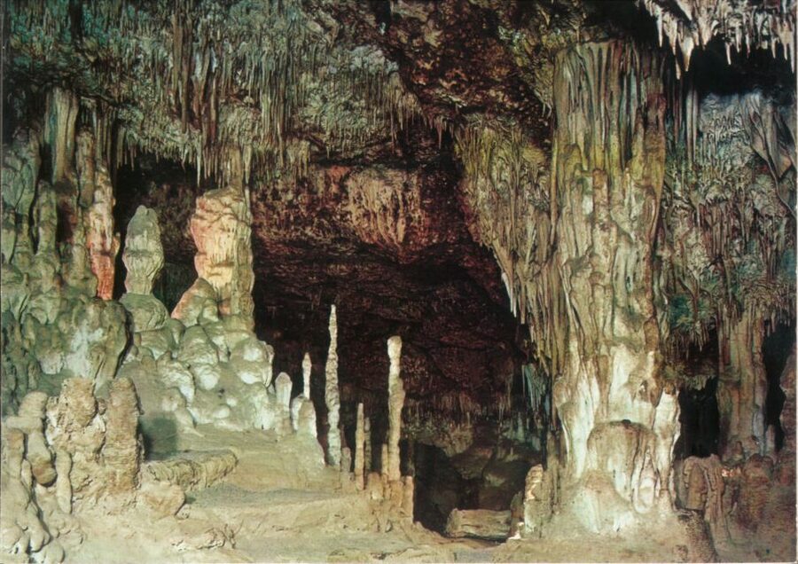 Mallorca: Day Trip to Caves of Hams & Optional Dinosaurland - Inside the underground chambers