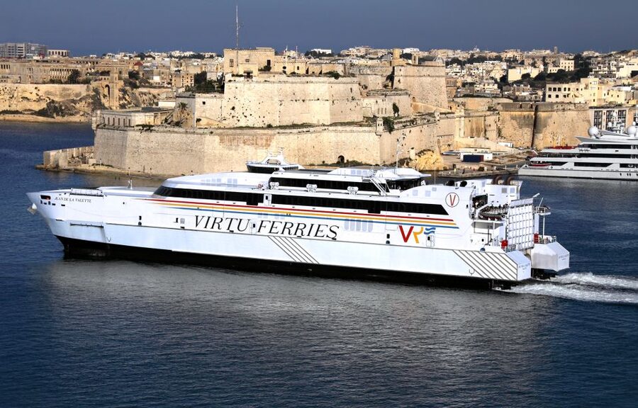 Malta: Mount Etna and Taormina Guided Day Trip by Catamaran - The return journey through Sicily