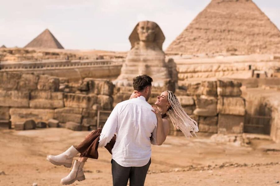 Marsa Alam: Ancient Cairo & Giza Pyramids Day Trip by Plane - The guide is the strongest part of the day