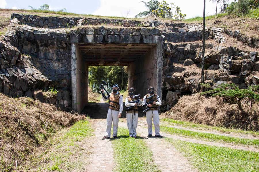 Medellin: Guatapé Day Trip & Boat to Pablo Escobar's Estate - The optional climb up Peñol Rock