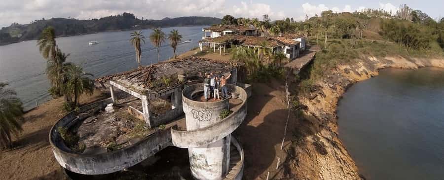 Medellin: Guatapé Day Trip & Boat to Pablo Escobar's Estate - Starting in El Poblado and riding the themed bus