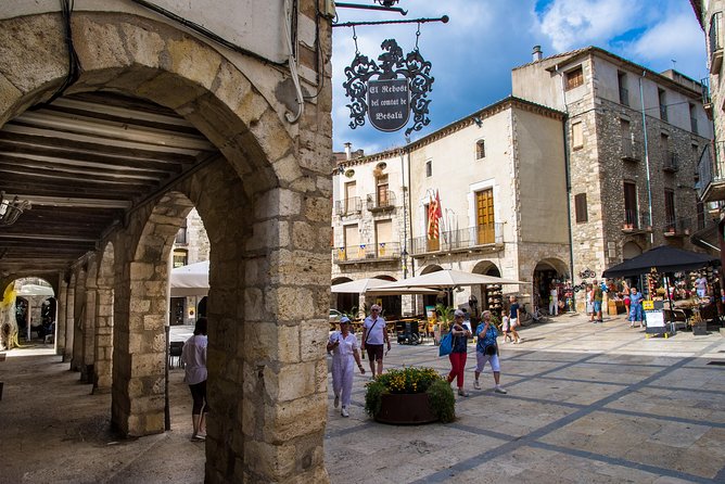 Medieval Three Villages Small Group Day Trip from Barcelona - Castellfollit de la Roca: a quick look at a dramatic cliff town