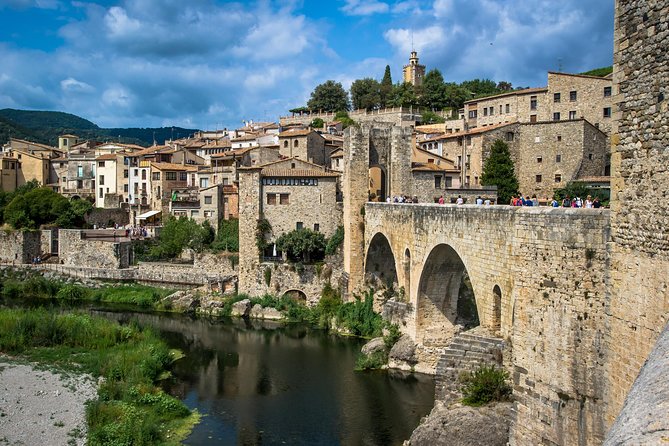 Medieval Three Villages Small Group Day Trip from Barcelona - The return through Catalonia’s wooded hills