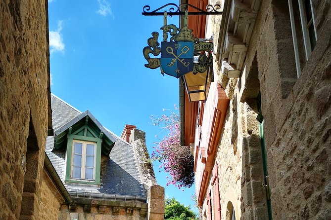 Mont Saint-Michel Day Trip from Bayeux (Shared tour) - What the guide adds to the experience