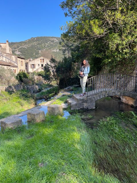 Montpellier: St. Guilhem le Désert and Moureze Day-Trip - Salagou Lake and the picnic pause