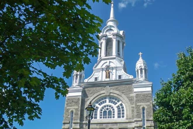 Montreal: Laurentian Mountains Day Trip - Saint-Sauveur: shops, cafés, and a first look at village life