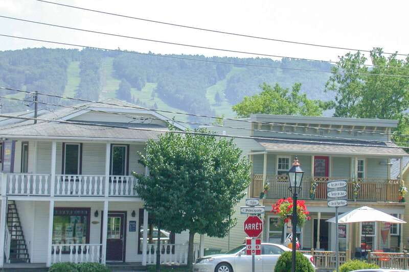 Montreal: Laurentian Mountains Day Trip - Pickup and the morning check-in