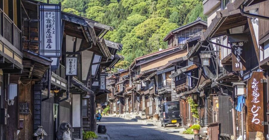 Nagano/Matsumoto: Matsumoto Castle and Narai-juku Day Trip - Nawate-dori, where frogs rule the street