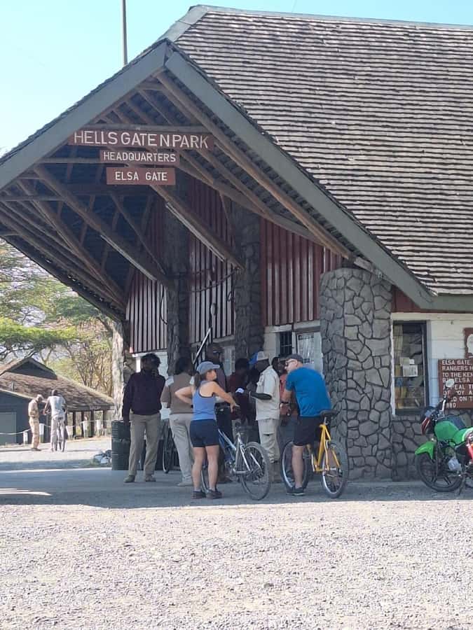 Nairobi: Lake Naivasha & Hell’s Gate National Park Day Trip - Guides, drivers, and how the day feels