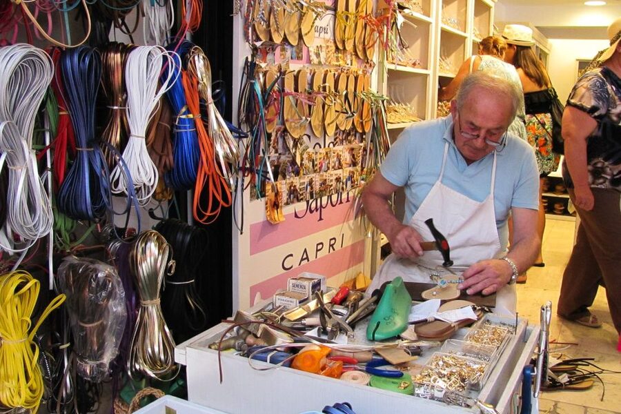 Naples: Day Trip to Pompeii and Capri - The cameo workshop before the excavations
