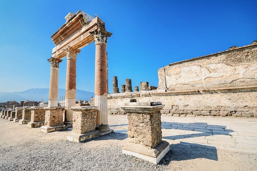 Naples: Day Trip to Pompeii and Capri - Capri in 2.5 hours: gardens, shops, and sea stacks