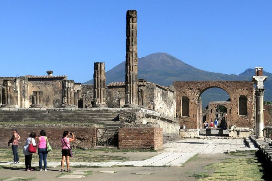 Naples: Day Trip to Pompeii and Capri - Guides, group size, and the human side of the day