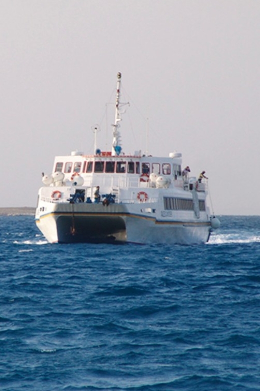 Naxos: Santorini Day Trip by Boat - Arriving in Santorini and finding the right bus