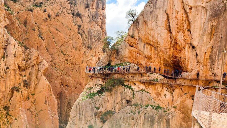 Nerja, Torrox, or Torre del Mar: Caminito del Rey Day Trip - Why the Caminito del Rey feels so dramatic