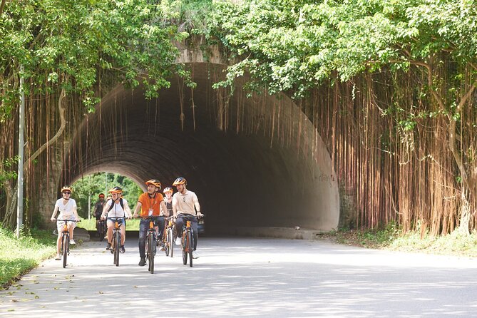 Ninh Binh Day Trip: Bai Dinh-Trang An-Mua Cave, Buffet, Boat, Bus - Mua Cave and the 500-step test