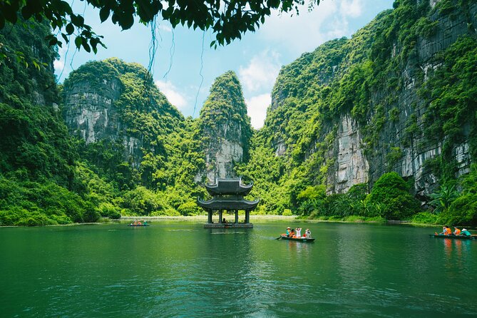 Ninh Binh Day Trip: Hoa Lu-Trang An/Tam Coc-Mua Cave-Cycling-Boat - Shuttle ride, group size, and timing