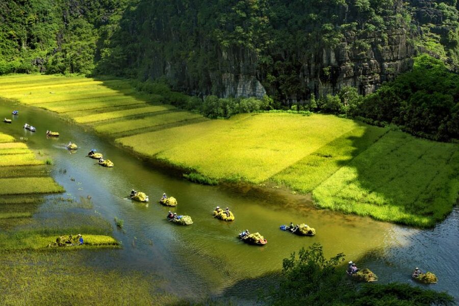 Ninh Binh: Hoa Lu, Trang An and Mua Caves Hiking Day Trip - Lunch and the question of expectations