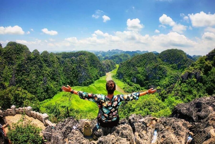 Ninh Binh: Hoa Lu, Trang An and Mua Caves Hiking Day Trip - The 7:30 pickup and ride south from Hanoi