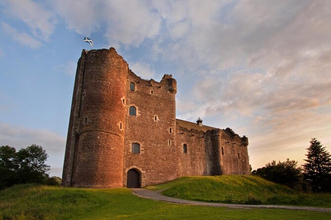 Outlander Film Locations Day Trip from Edinburgh - Midhope Castle: Jamie Fraser’s Lallybroch