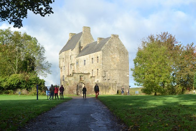 Outlander Film Locations Day Trip from Edinburgh - Blackness Castle: Fort William by the water