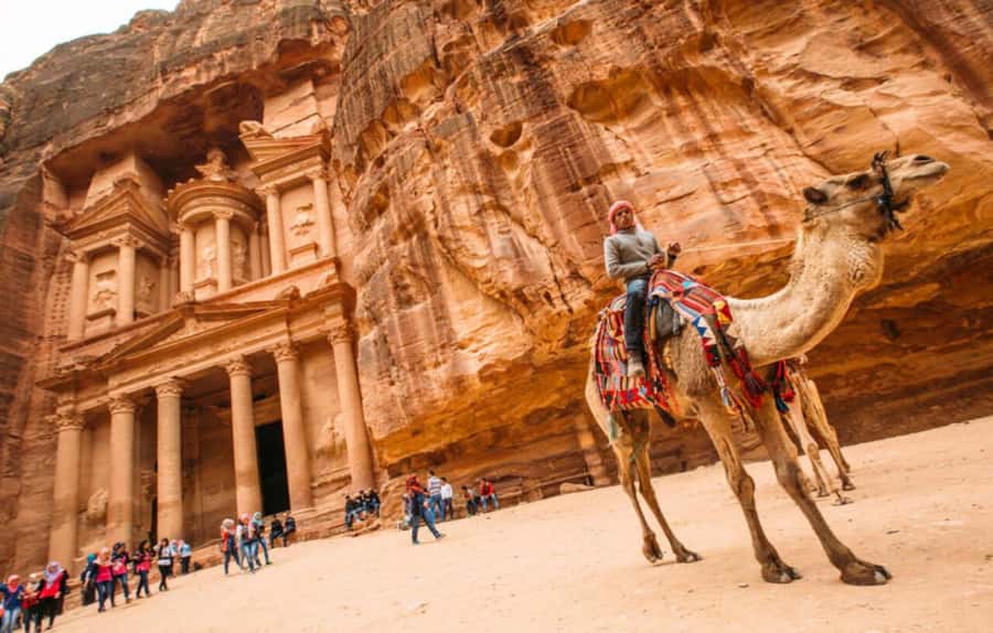 Petra & Wadi Rum: Full Day Private Tour with Hotel Pickup - The early pickup and the long road south