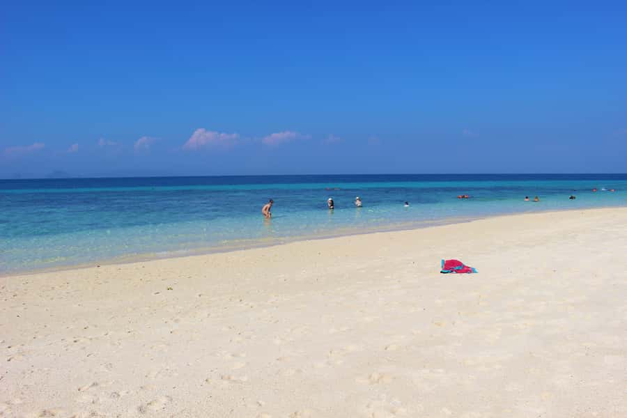 Phi Phi & Bamboo Islands: Premium Day Trip w/ Seaview Lunch - The crew is a major part of the value